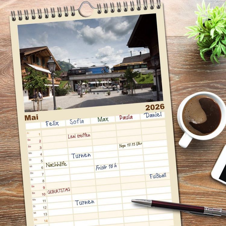 Produktbild: Familienplaner 2026 - Schweizer Eisenbahn mit 5 Spalten (Wandkalender, 21 x 45 cm) CALVENDO