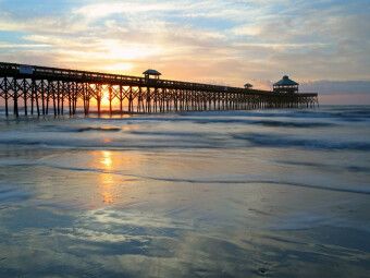 Produktbild: CALVENDO Puzzle Folly Beach Pier bei Sonnenaufgang, Charleston, South Carolina, USA | 1000 Teile Lege-Gr&ouml;&szlig;e 64x48cm Foto-Puzzle f&uuml;r gl&uuml;ckliche Stunden