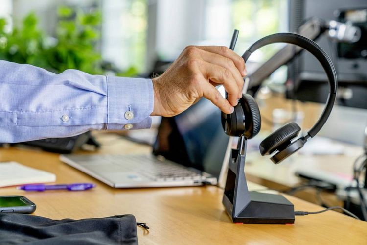 Produktbild: HP Poly Voyager 4320 USB-C Headset +BT700 Dongle On Ear Headset Bluetooth&reg; Stereo Schwarz Noise Cancelling Computer