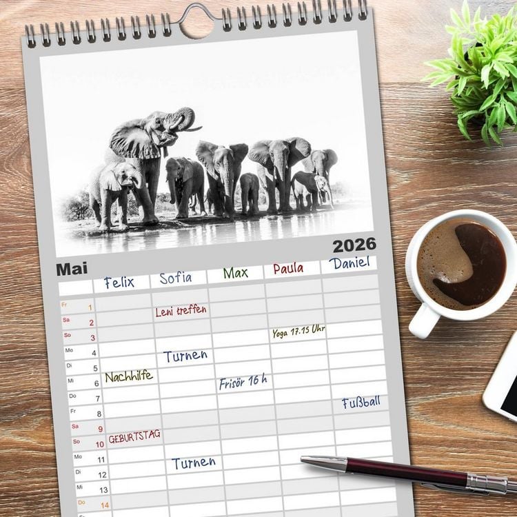 Produktbild: Familienplaner 2026 - AFRIKA - Schwarz-weiss Fotografien im modernen "High Key" Look mit 5 Spalten (Wandkalender, 21 x 45 cm) CALVENDO