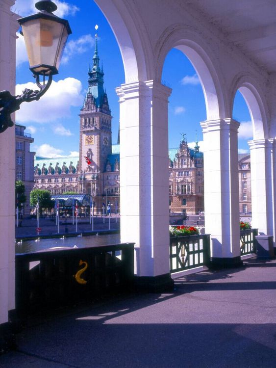 Produktbild: CALVENDO Puzzle Ein Motiv aus dem Kalender Hamburg - Eine Stadt mit vielen Gesichtern | 1000 Teile Lege-Gr&ouml;&szlig;e 64x48cm Foto-Puzzle f&uuml;r gl&uuml;ckliche Stunden