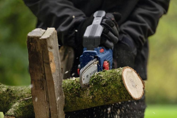 Produktbild: Bosch Professional GKE 18V-15 Akku-Asts&auml;ge 06008D7000 18V