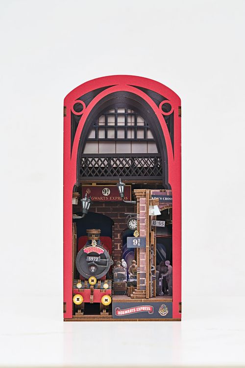 Produktbild: Book Nook DIY B&uuml;cherecke Revell Harry Potter "Hogwarts Express"