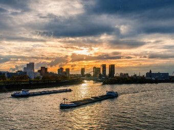 Produktbild: CALVENDO Puzzle Blick von der Rheinkniebr&uuml;cke auf den Medienhafen | 1000 Teile Lege-Gr&ouml;&szlig;e 64x48cm Foto-Puzzle f&uuml;r gl&uuml;ckliche Stunden