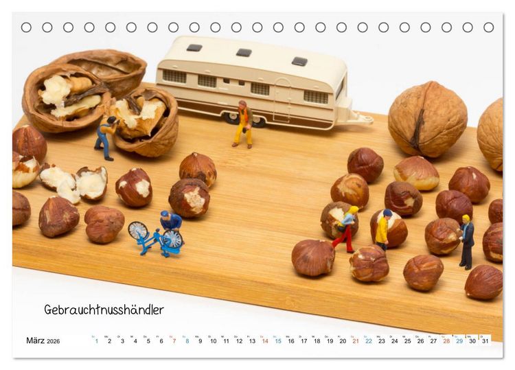 Produktbild: Chair-Sharing ... und andere Mini-Welten (Tischkalender 2026 DIN A5 quer), CALVENDO Monatskalender