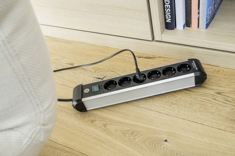 Produktbild: Brennenstuhl 1391030600 Steckdosenleiste mit Schalter Silber, Schwarz Schutzkontakt 1St.