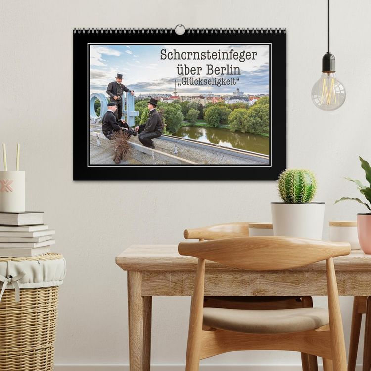 Produktbild: Schornsteinfeger &uuml;ber Berlin - Gl&uuml;ckseligkeit (Wandkalender 2026 DIN A3 quer), CALVENDO Monatskalender