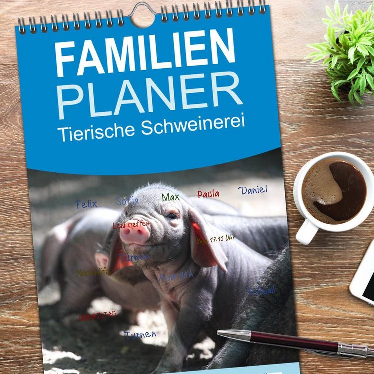 Produktbild: Familienplaner 2026 - Tierische Schweinerei mit 5 Spalten (Wandkalender, 21 x 45 cm) CALVENDO