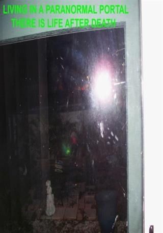Produktbild: Living In A Paranormal Portal There Is Life After Death