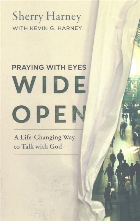 Produktbild: Praying with Eyes Wide Open