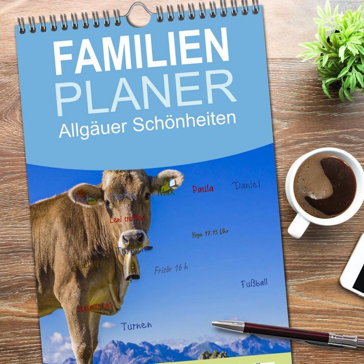 Produktbild: Familienplaner 2026 - Allg&auml;uer Sch&ouml;nheiten Allg&auml;u - Land der K&uuml;he mit 5 Spalten (Wandkalender, 21 x 45 cm) CALVENDO