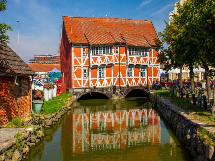 Produktbild: CALVENDO Puzzle Das Br&uuml;ckenhaus von Wismar | 1000 Teile Lege-Gr&ouml;&szlig;e 64x48cm Foto-Puzzle f&uuml;r gl&uuml;ckliche Stunden