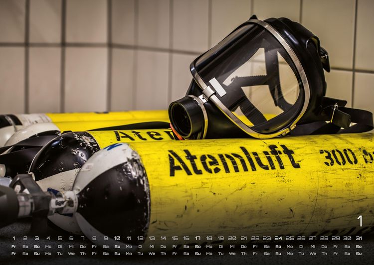 Produktbild: FIREFIGHTER - Retter in der Not - Feuerwehr - 2027 - Kalender DIN A2