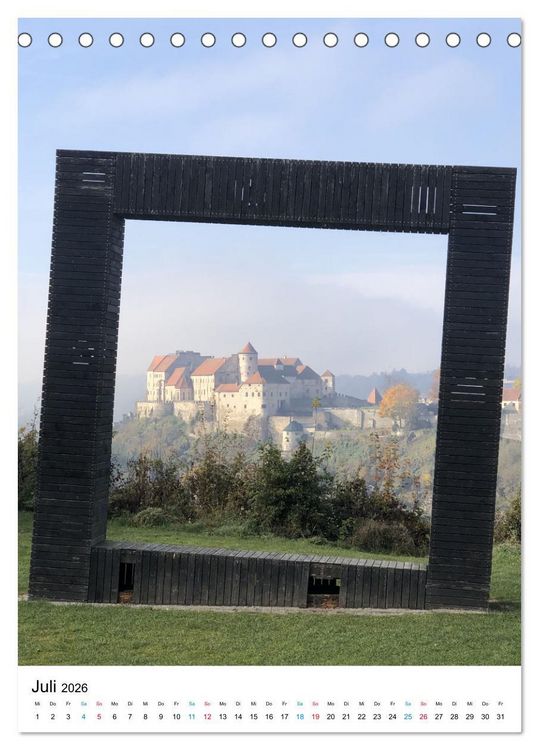 Produktbild: Burghausen, eine historische Stadt im Fokus (Tischkalender 2026 DIN A5 hoch), CALVENDO Monatskalender