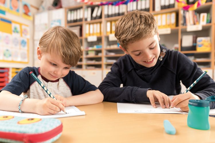 Produktbild: STABILO Ergonomischer Dreikant-Bleistift f&uuml;r Linksh&auml;nder -   Easygraph in blau - Einzelstift - H&auml;rtegrad HB
