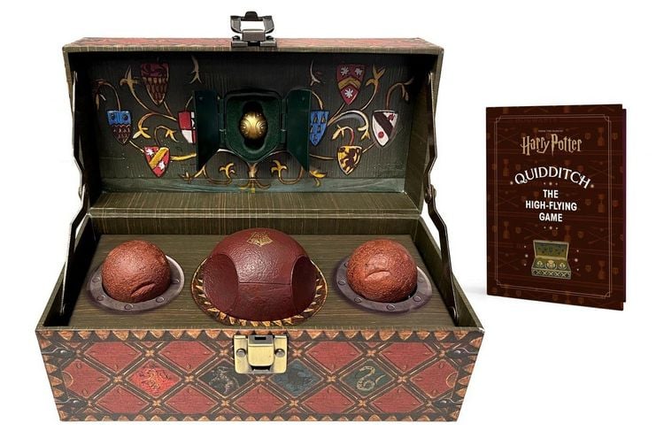 Produktbild: Harry Potter Collectible Quidditch Set (Includes Removeable Golden Snitch!)
