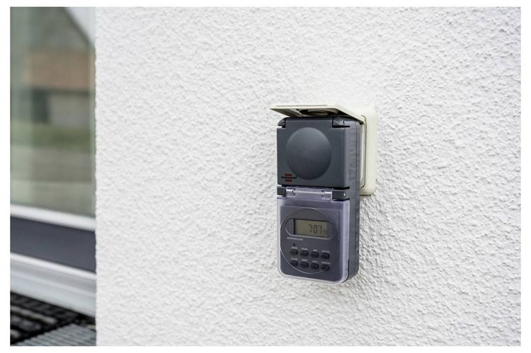 Produktbild: Brennenstuhl 1506706 Steckdosen-Zeitschaltuhr digital Wochenprogramm IP44 EIN/AUS-Programm, Sommer-/Winterzeitumstellung, Zufallsfunktion