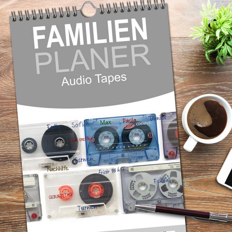 Produktbild: Familienplaner 2026 - Audio Tapes mit 5 Spalten (Wandkalender, 21 x 45 cm) CALVENDO