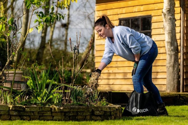 Produktbild: Bosch Home and Garden UniversalShredder solo Akku Akku-H&auml;cksler