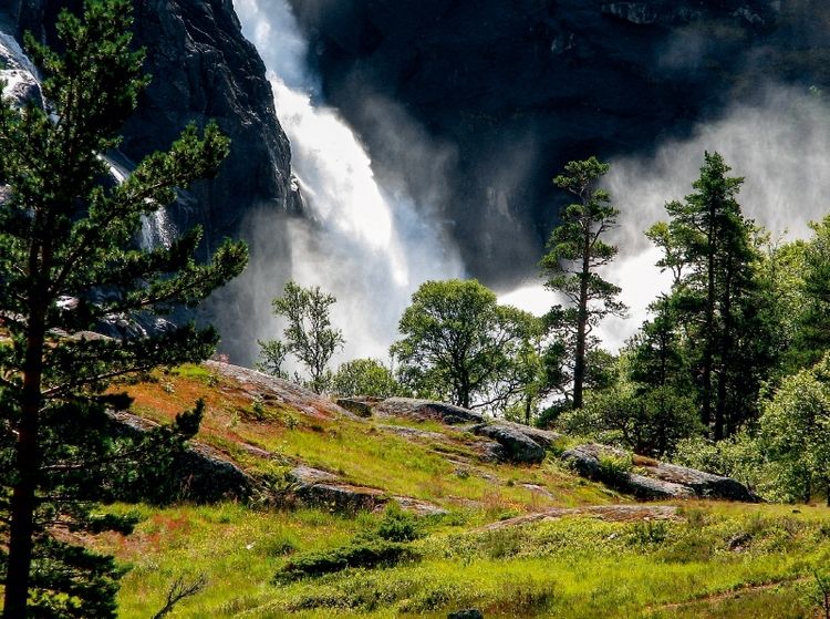 Produktbild: CALVENDO Puzzle Zwischen Hardangerfjord und Bergen | 2000 Teile Lege-Gr&ouml;&szlig;e 90x67cm Foto-Puzzle f&uuml;r gl&uuml;ckliche Stunden