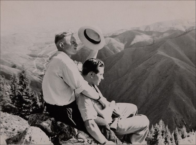 Produktbild: MORE LOVING - M&auml;nner, die sich lieben - Fotografien aus den Jahren 1850-1950 (LOVING Vintage-Fotografien 2)