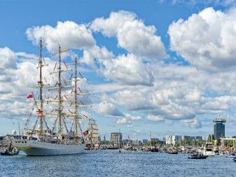 Produktbild: CALVENDO Puzzle Die "Dar Mlodziezy", ein Segelschulschiff f&uuml;r angehende Offiziere der Handelsmarine | 1000 Teile Lege-Gr&ouml;&szlig;e 64x48cm Foto-Puzzle f&uuml;r gl