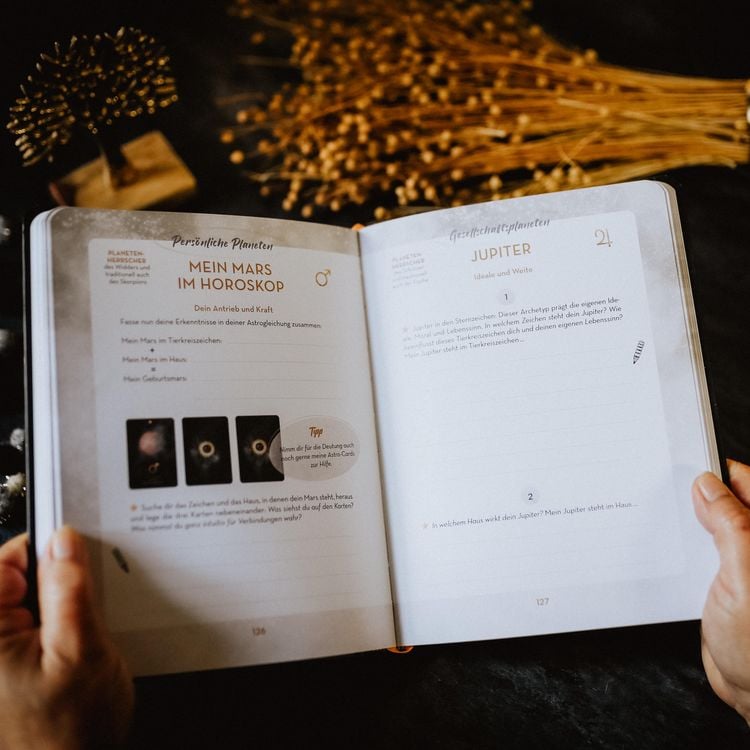 Produktbild: Astro-Cards - Luxury Edition - Box u. Karten mit Goldpr&auml;gung/Goldschnitt, limitierte u. nummerierte Ausgabe