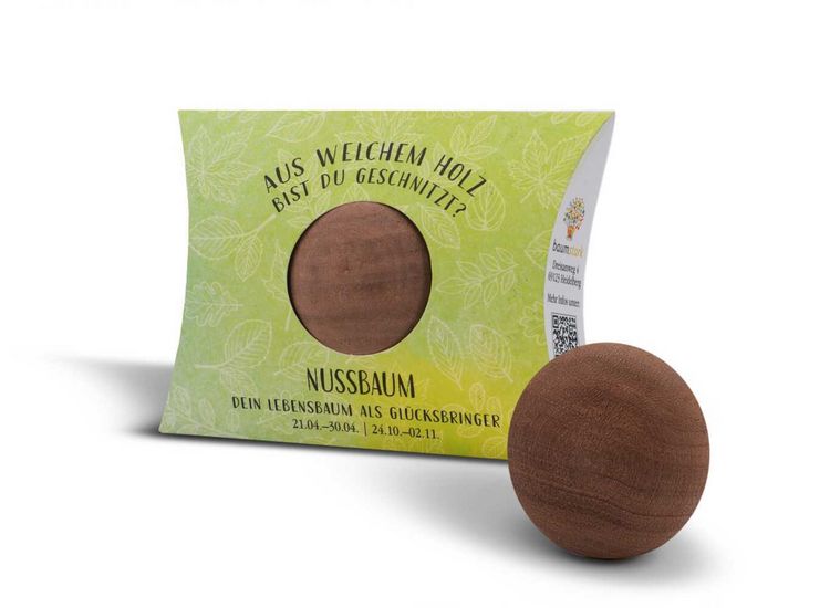 Produktbild: Handschmeichler Nussbaum 45mm mit Baumhoroskop