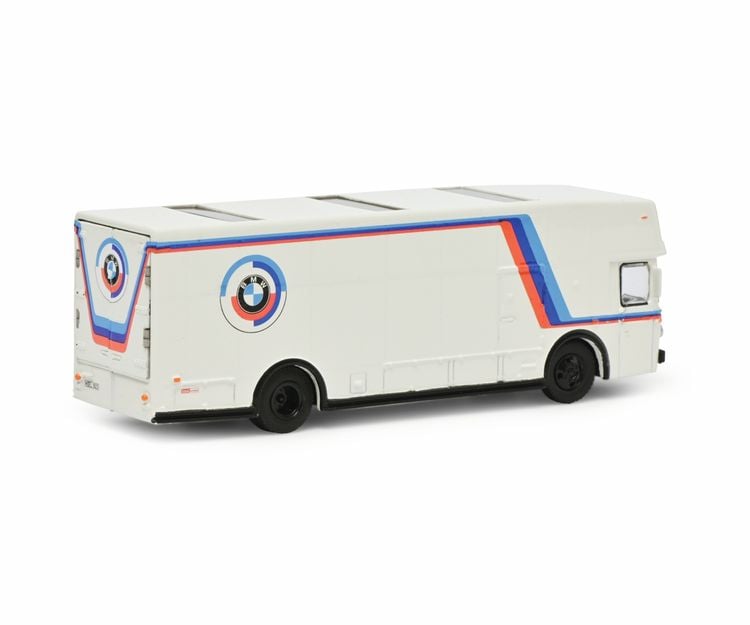Produktbild: Schuco 452668100 H0 LKW Modell Mercedes Benz Renntransporter BMW