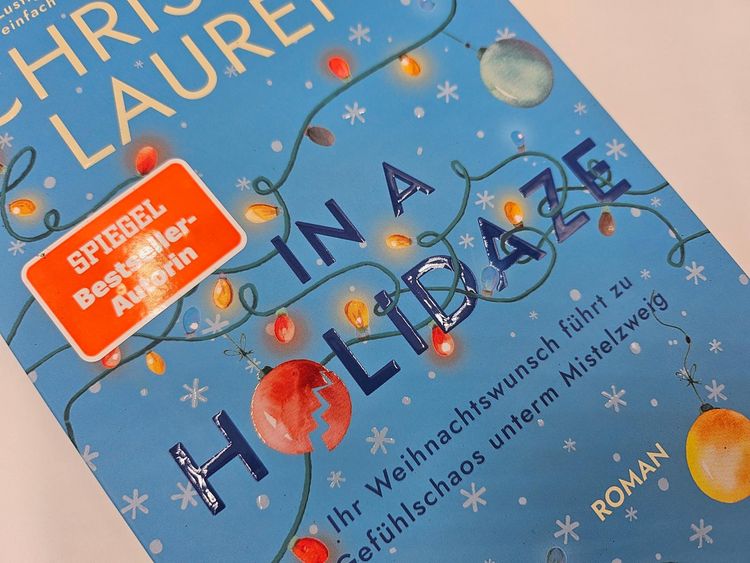 Produktbild: In a Holidaze &ndash; Ihr Weihnachtswunsch f&uuml;hrt zu Gef&uuml;hlschaos unterm Mistelzweig