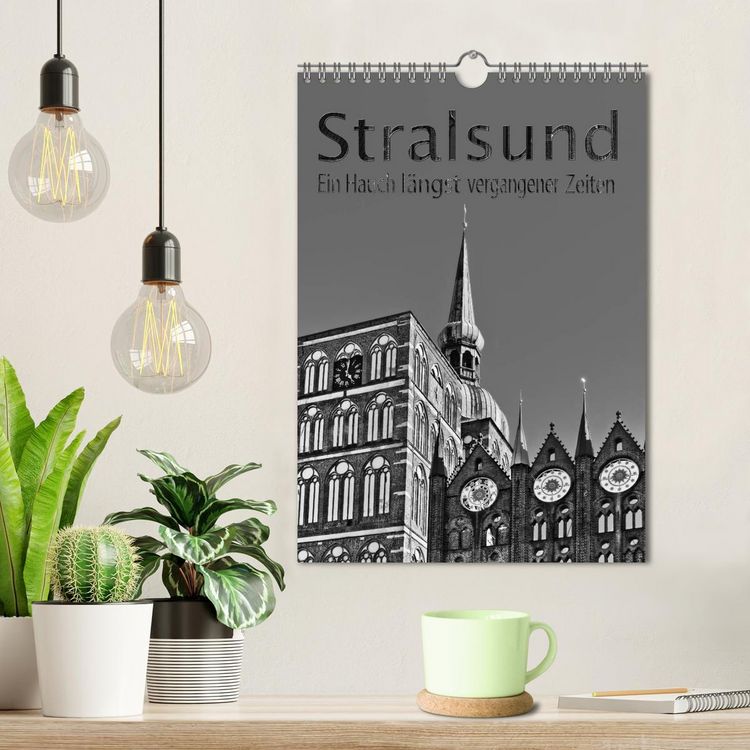 Produktbild: Stralsund. Ein Hauch l&auml;ngst vergangener Zeiten (Wandkalender 2026 DIN A4 hoch), CALVENDO Monatskalender