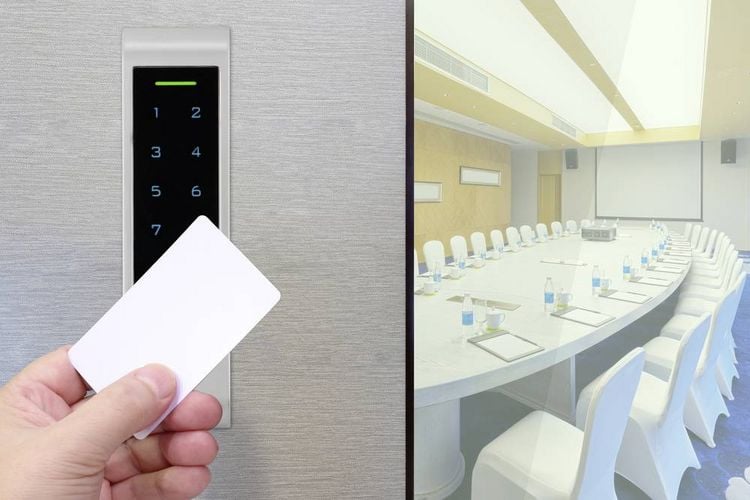 Produktbild: Sygonix SY-6121662 Fingerprint/RFID Zugangssystem Oberfl&auml;chenmontage 12 V/DC, 18 V/DC IP66 mit beleuchteter Tastatur, mit Touchscreen