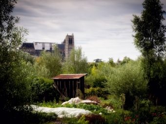 Produktbild: CALVENDO Puzzle Bourges, G&auml;rten in der Stadt | 1000 Teile Lege-Gr&ouml;&szlig;e 64x48cm Foto-Puzzle f&uuml;r gl&uuml;ckliche Stunden