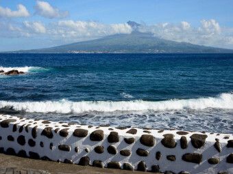 Produktbild: CALVENDO Puzzle Faial - Blick auf Pico | 1000 Teile Lege-Gr&ouml;&szlig;e 64x48cm Foto-Puzzle f&uuml;r gl&uuml;ckliche Stunden