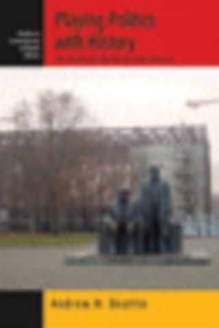 Produktbild: Playing Politics with History