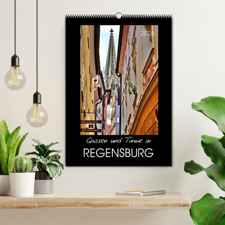 Produktbild: Gassen und T&uuml;rme in Regensburg (Wandkalender 2026 DIN A2 hoch), CALVENDO Monatskalender