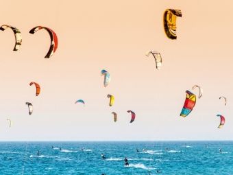 Produktbild: CALVENDO Puzzle Kite-Surfer. Lefkada, Griechenland. | 1000 Teile Lege-Gr&ouml;&szlig;e 64x48cm Foto-Puzzle f&uuml;r gl&uuml;ckliche Stunden