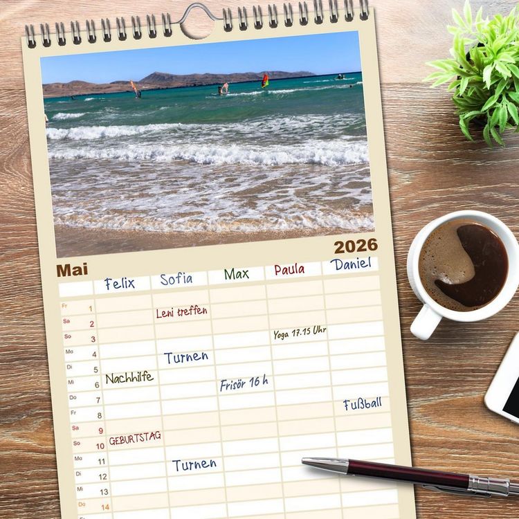Produktbild: Familienplaner 2026 - Fuerteventura - W&uuml;stenzauber und Meeresrauschen mit 5 Spalten (Wandkalender, 21 x 45 cm) CALVENDO