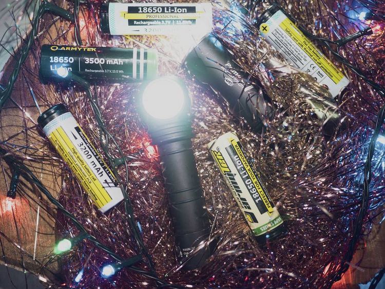 Produktbild: ArmyTek Wizard C2 Pro Magnet White F08701C LED Handlampe mit Magnethalterung akkubetrieben 2500 lm 4800 h 65 g