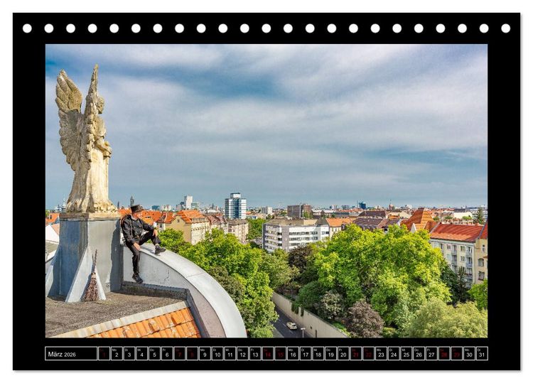 Produktbild: Schornsteinfeger &uuml;ber Berlin 2026 (Tischkalender 2026 DIN A5 quer), CALVENDO Monatskalender