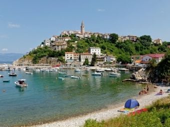 Produktbild: CALVENDO Puzzle Hafen und Altstadt von Vrbnik, Kroatien | 1000 Teile Lege-Gr&ouml;&szlig;e 64x48cm Foto-Puzzle f&uuml;r gl&uuml;ckliche Stunden