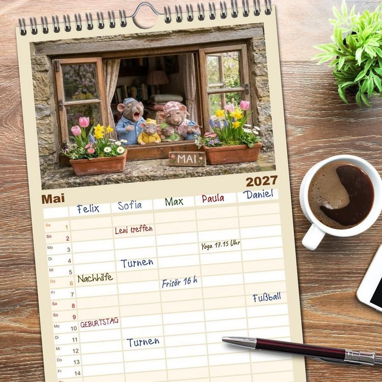 Produktbild: Familienplaner 2027 - Zauberhafte Welt der Rattlis mit 5 Spalten (Wandkalender, 21 x 45 cm) CALVENDO