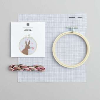 Produktbild: Stickpackung Gez&auml;hlter Kreuzstich, Romantischer Hase, &Oslash;10cm