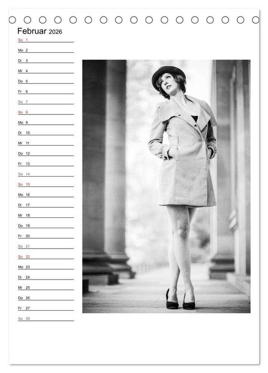 Produktbild: Mode in schwarz und wei&szlig; (Tischkalender 2026 DIN A5 hoch), CALVENDO Monatskalender