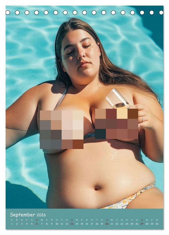 Produktbild: Curvy Pin-up Girls - Verf&uuml;hrerische Rundungen am Pool (Tischkalender 2026 DIN A5 hoch), CALVENDO Monatskalender