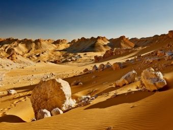Produktbild: CALVENDO Puzzle Wuestenlandschaft an der alten Karawanenstrasse nahe der Oase Dachla, Libysche Wueste, Aegypten, Afrika | 1000 Teile Lege-Gr&ouml;&szlig;e 64x48cm Foto-Puzzle f&uuml;r gl&uuml;ckliche Stunden