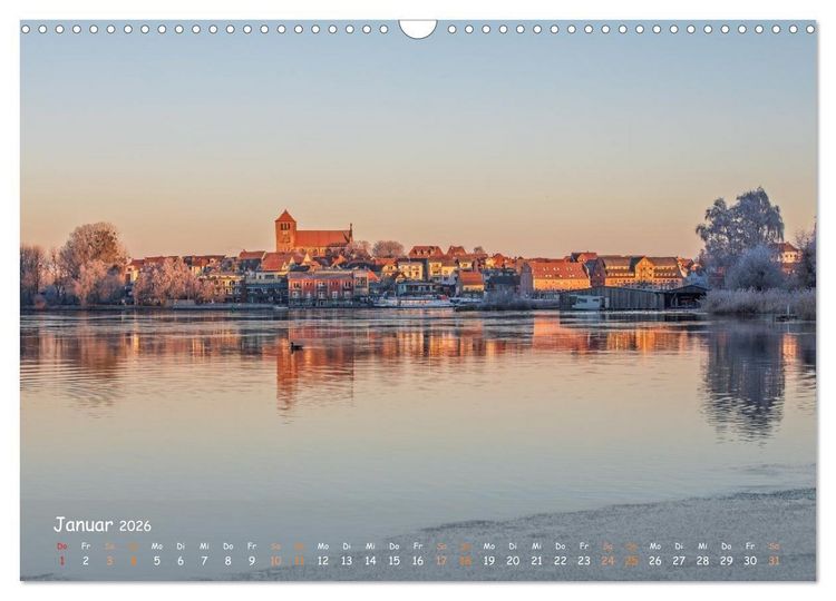 Produktbild: Zwischen See und Himmel - Waren (M&uuml;ritz) im Wandel der Jahreszeiten (Wandkalender 2026 DIN A3 quer), CALVENDO Monatskalender