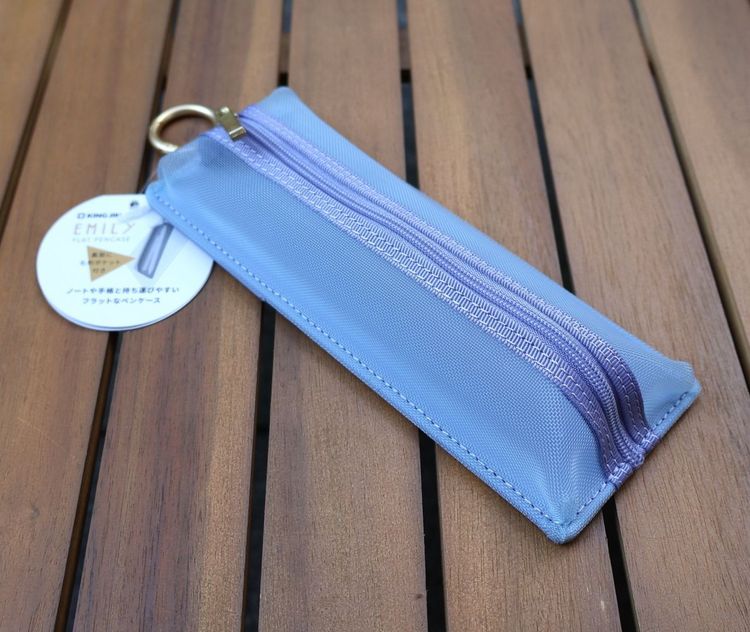 Produktbild: EMILY Mesh Federm&auml;ppchen (Blue Grey) Flat Pen Case | by KING JIM