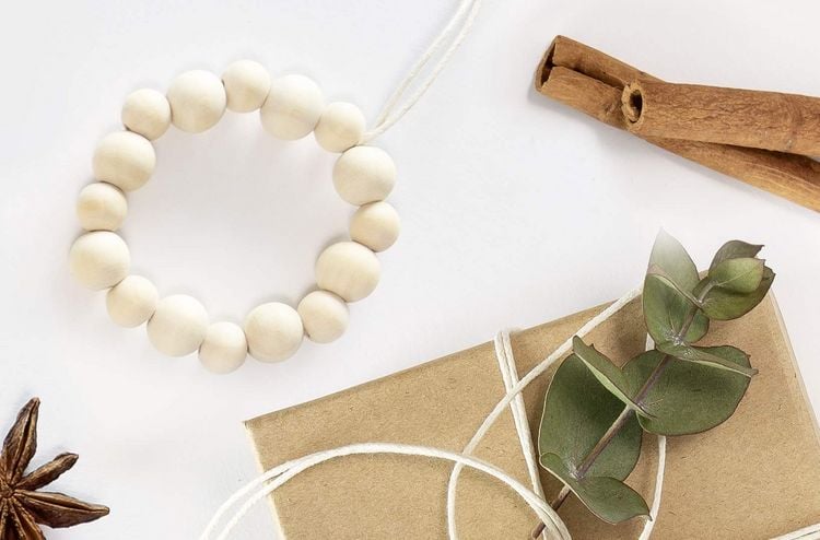 Produktbild: Folia Holzperlen Sterne Set NATURE, 161-teilig