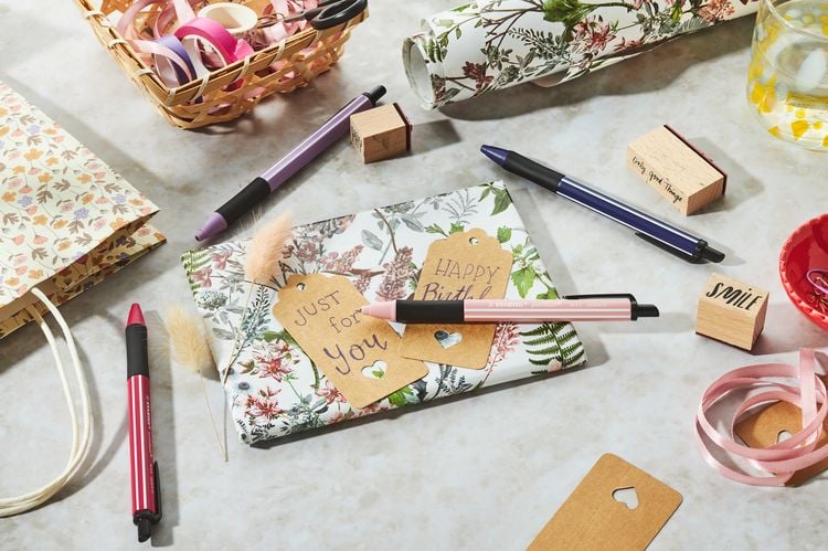 Produktbild: STABILO Druck-Kugelschreiber pointball NatureCOLORS Wildflower Edition 4er Set, burgunderrot, preu&szlig;ischblau, grauviolett, rouge